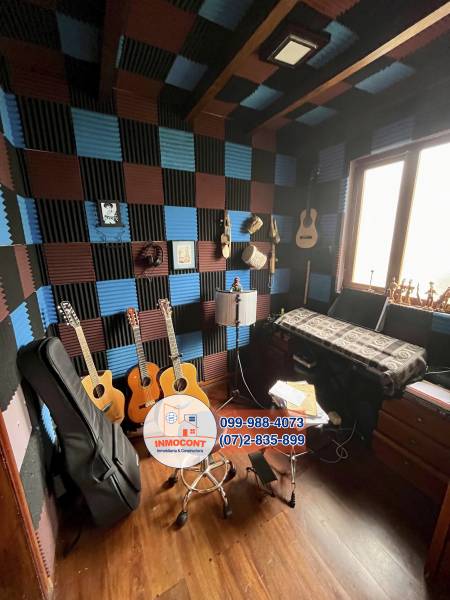 C1299 AMPLIA CASA CON ÁREA VERDE EN VENTA